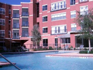 5225 Maple Avenue Swimming Pool