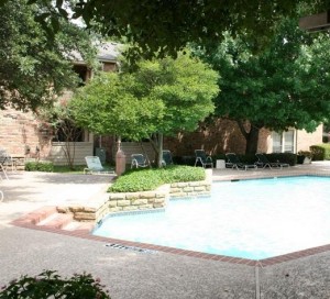 Berry Trail Condominiums Apartment Pool