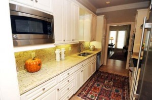 Drexel Park Hollow Apartment Kitchen.