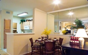 Kensington Square I & II Apartment Dining Area