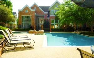 Kensington Square I & II Apartment Pool Area