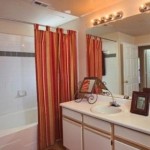 La Salle Apartment Bathroom