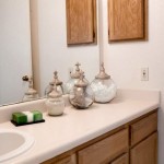 Lincoln Crossing Apartment Bathroom