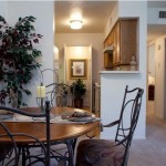 Lincoln Crossing Apartment Dining Area