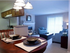 Lincoln Crossing Apartment Dining Area.