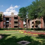 Lincoln Crossing Apartment Garden