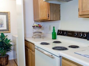 Lincoln Crossing Apartment Kitchen.