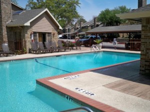 London Park Apartment Pool