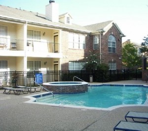 Preston Bridge Apartment Pool View
