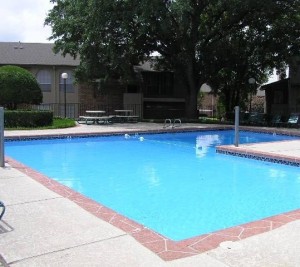 Preston Del Norte Apartment Pool View