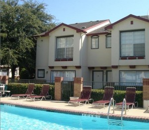 Preston Townhomes Apartment Pool View
