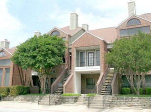 Lakewood on the Trail Apartment Entrance