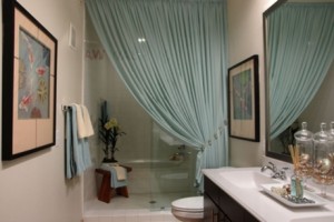 The Avery on Southwestern Apartment Bathroom